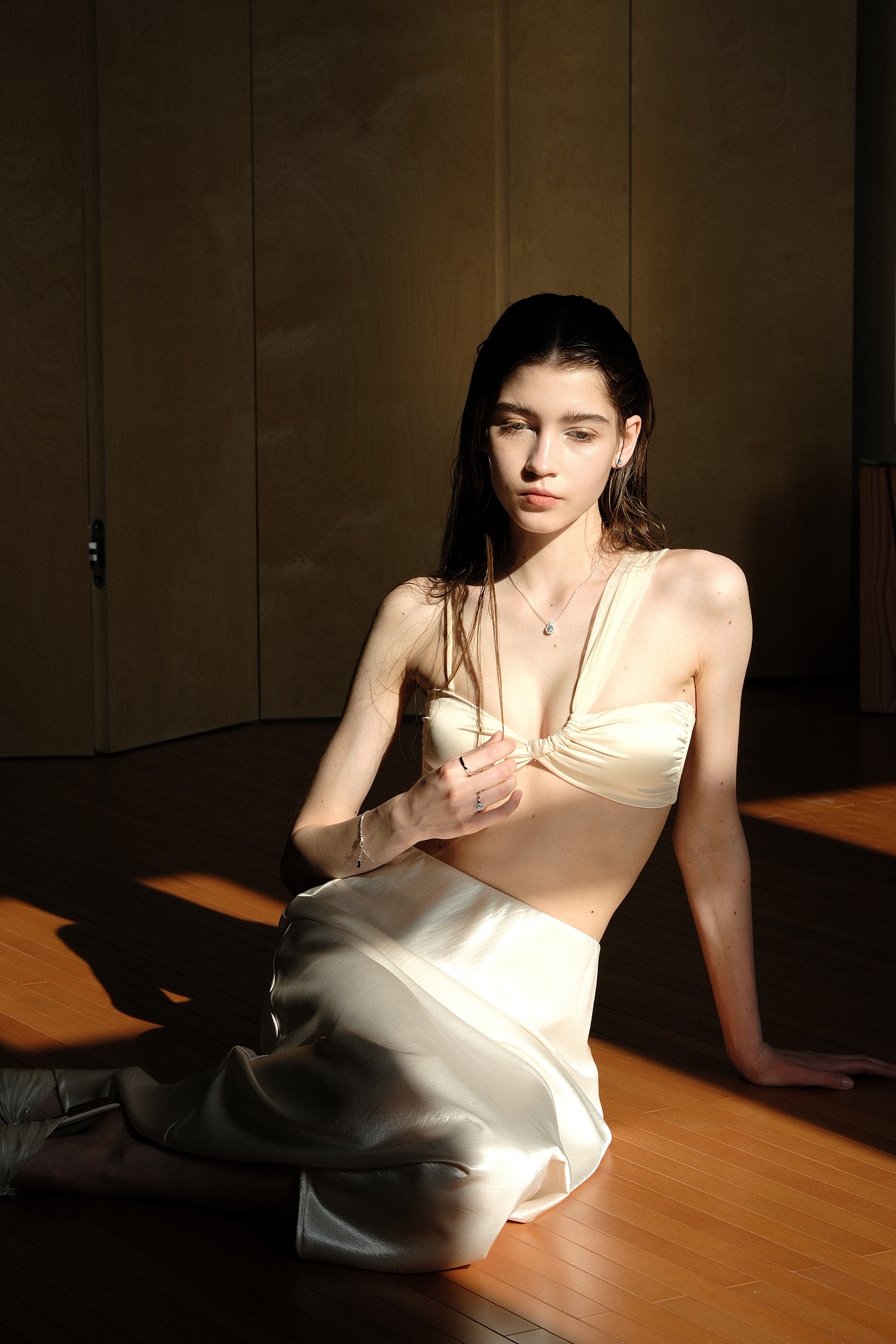 外模 女模 清冷感 松弛感 韩系极简 cleanfit 时尚大片（图ZNDA2MDU3MTc2） - 人像摄影 - 站酷设计师优思模特Melo原创素材 - 站酷ZCOOL