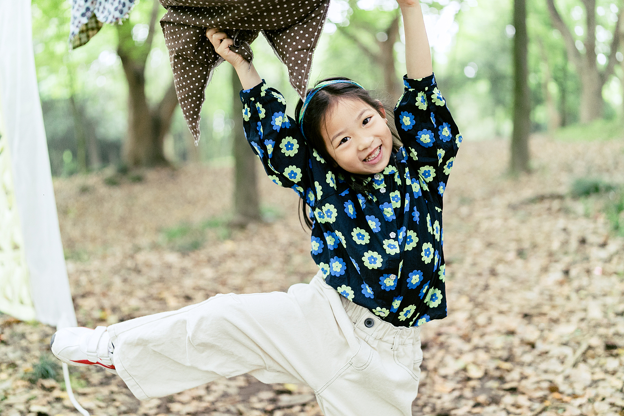 在森林里不期而遇（图ZNDA2MDc3MjMy） - 人像摄影 - 站酷设计师洪小漩原创素材 - 站酷ZCOOL