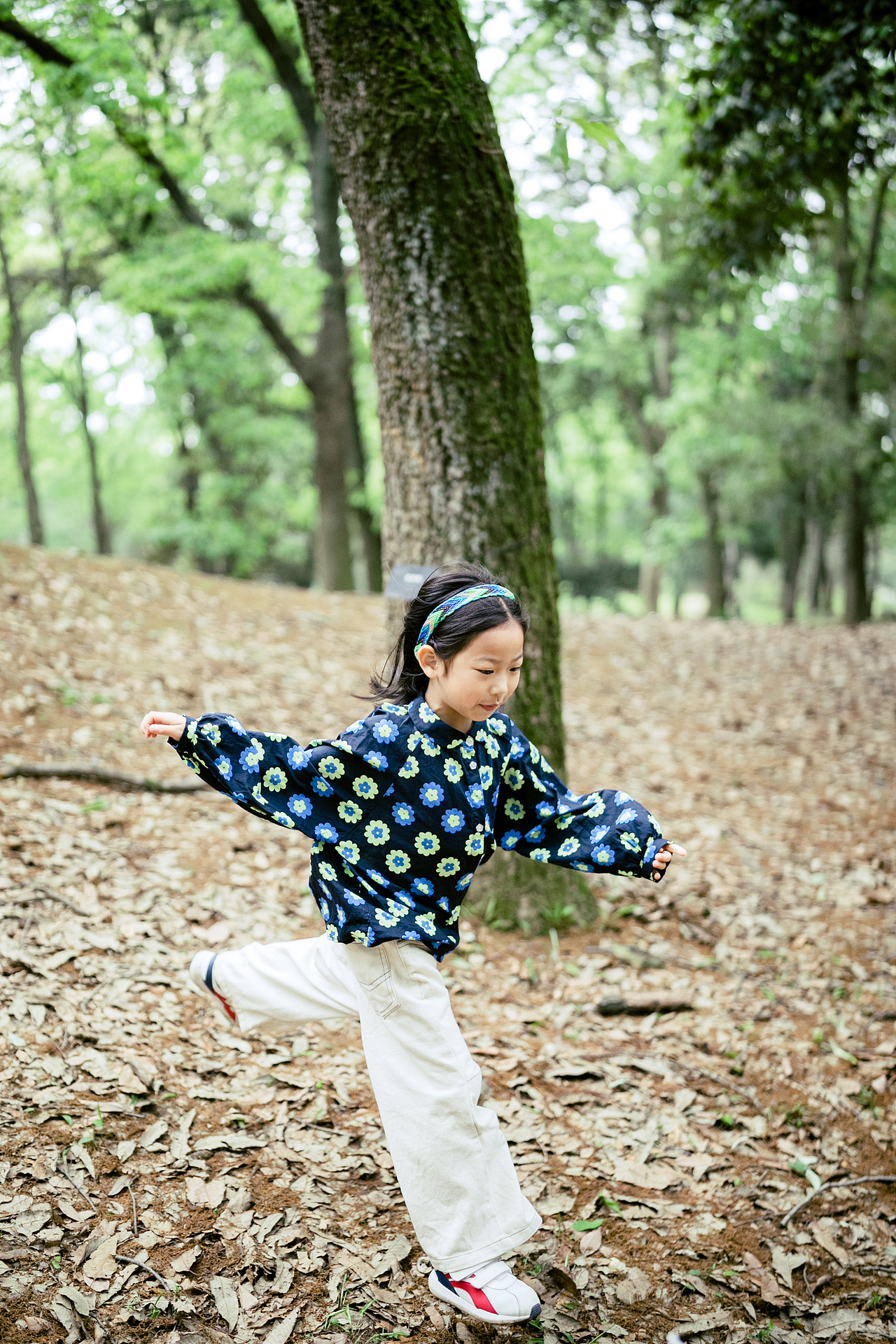 在森林里不期而遇（图ZNDA2MDc3MzYw） - 人像摄影 - 站酷设计师洪小漩原创素材 - 站酷ZCOOL