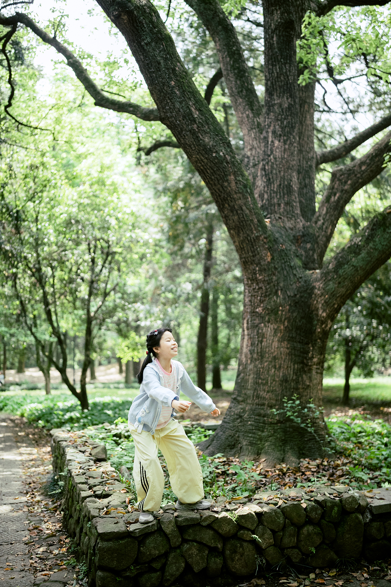 在森林里不期而遇（图ZNDA2MDc3MzUy） - 人像摄影 - 站酷设计师洪小漩原创素材 - 站酷ZCOOL
