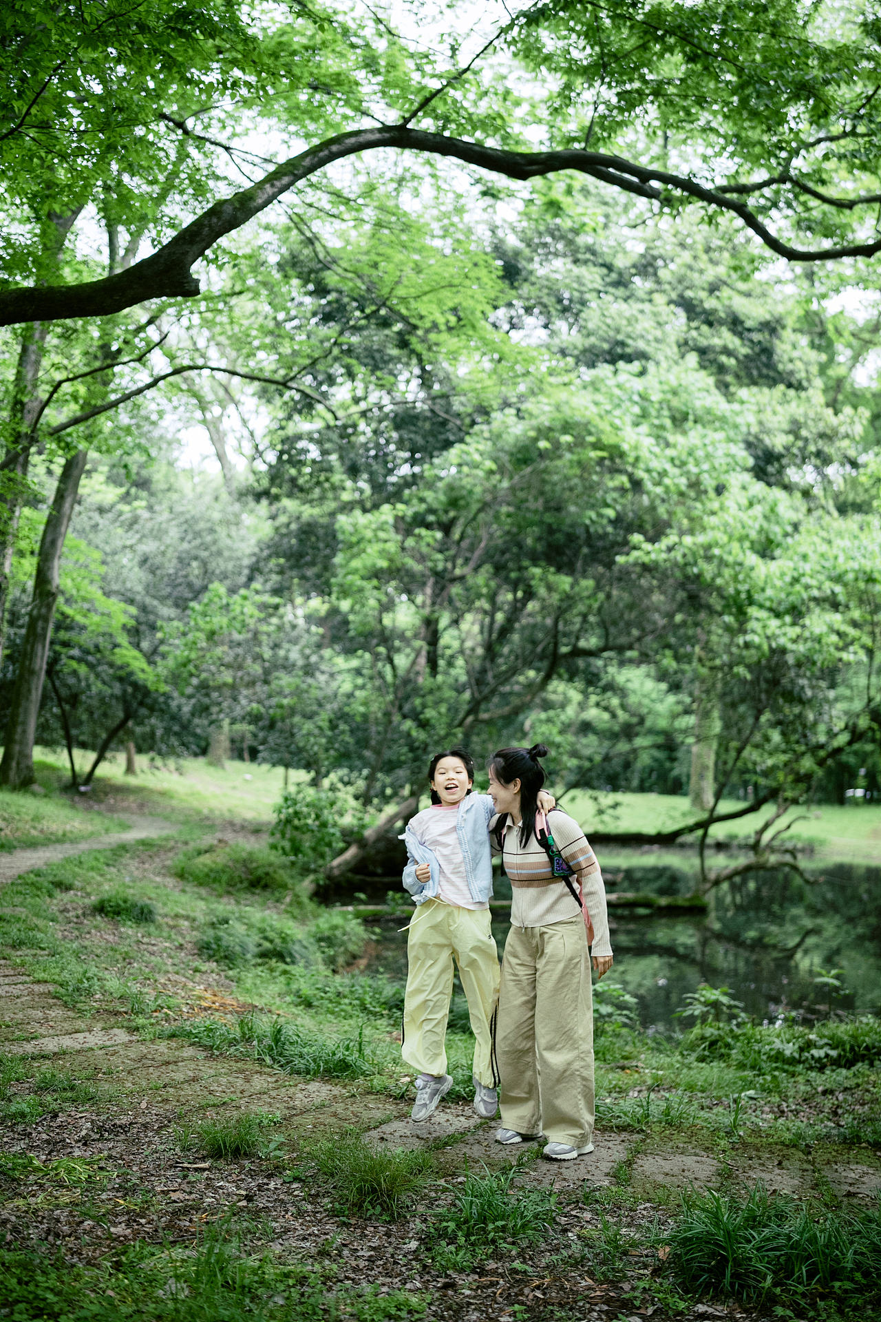 在森林里不期而遇（图ZNDA2MDc3MzY4） - 人像摄影 - 站酷设计师洪小漩原创素材 - 站酷ZCOOL