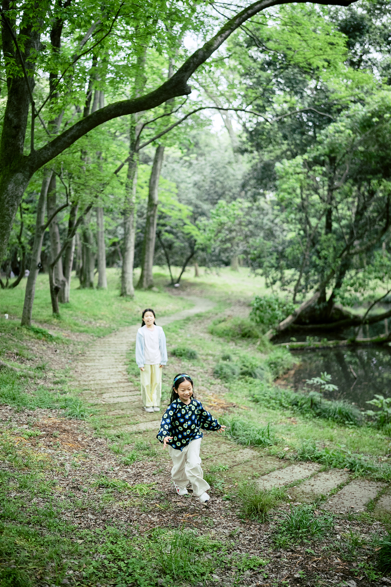 在森林里不期而遇（图ZNDA2MDc3MzY0） - 人像摄影 - 站酷设计师洪小漩原创素材 - 站酷ZCOOL