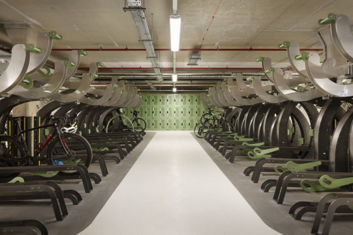 办公楼装修：接待台配快速闸门 植物环绕休息区供共享办公（图ZMTU1NjcyMDA=） - 资讯 - 站酷设计师凯悦办公装修原创素材 - 站酷ZCOOL