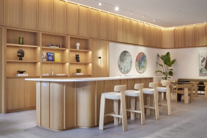 办公楼装修：接待台配快速闸门 植物环绕休息区供共享办公（图ZMTU1NjcyMDg=） - 资讯 - 站酷设计师凯悦办公装修原创素材 - 站酷ZCOOL