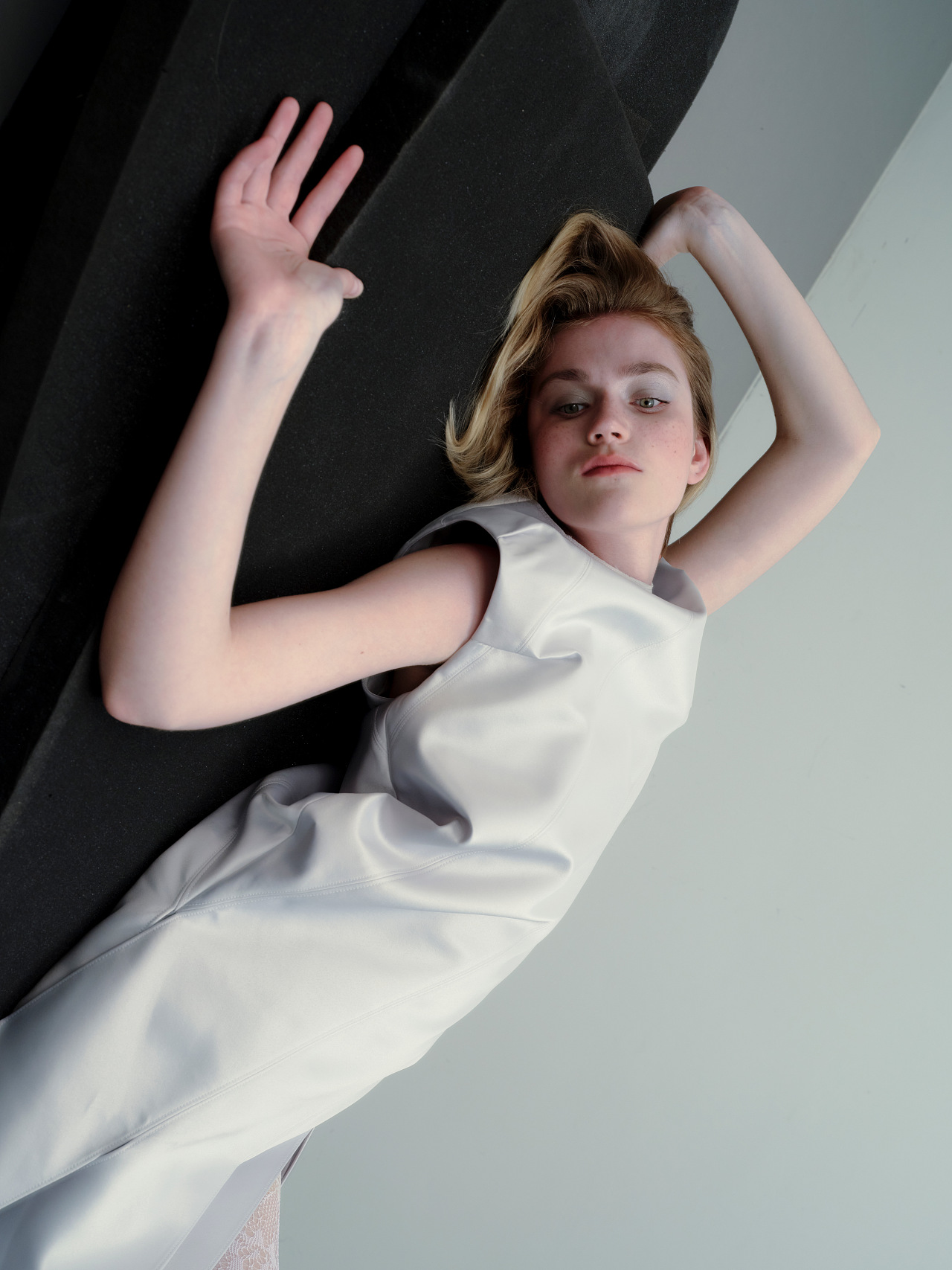 人像摄影｜冷调之下（图ZNDA2MTY4NDAw） - 时尚/艺术摄影 - 站酷设计师TMOST电商视觉原创素材 - 站酷ZCOOL