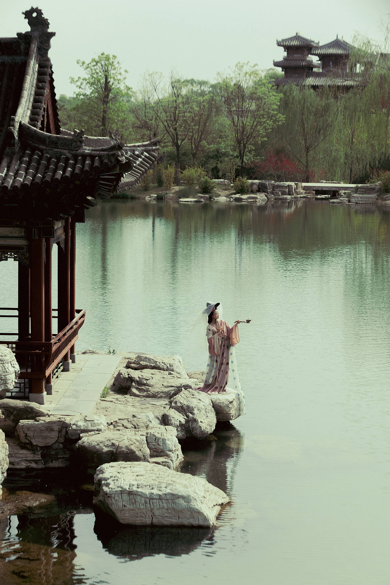 暮春游园（图ZNDA2MTg4OTM2） - 人像摄影 - 站酷设计师若寒Rock原创素材 - 站酷ZCOOL