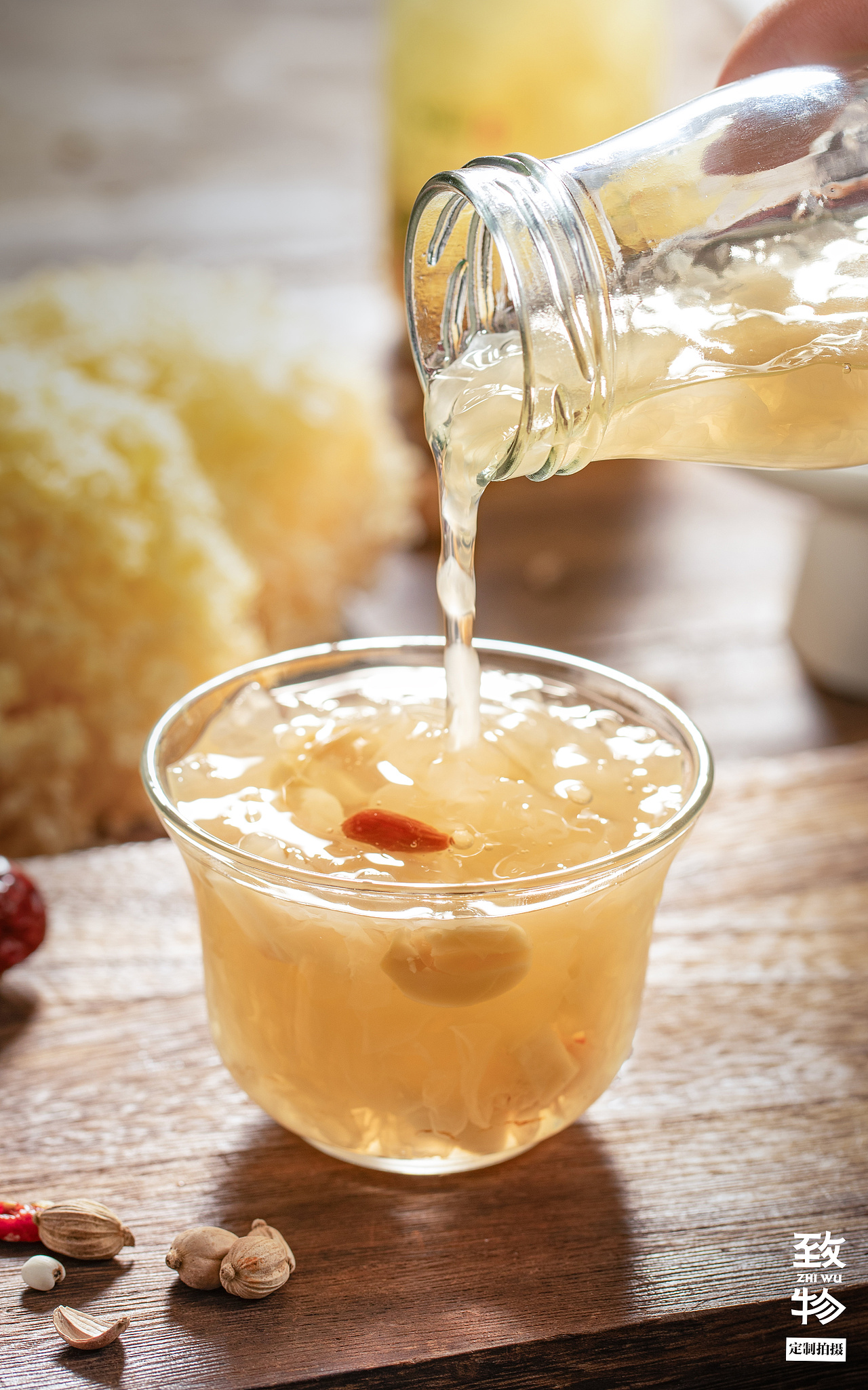 木色为台，荷风为伴（图ZNDA2MjQwNjcy） - 产品摄影 - 站酷设计师致物文化原创素材 - 站酷ZCOOL