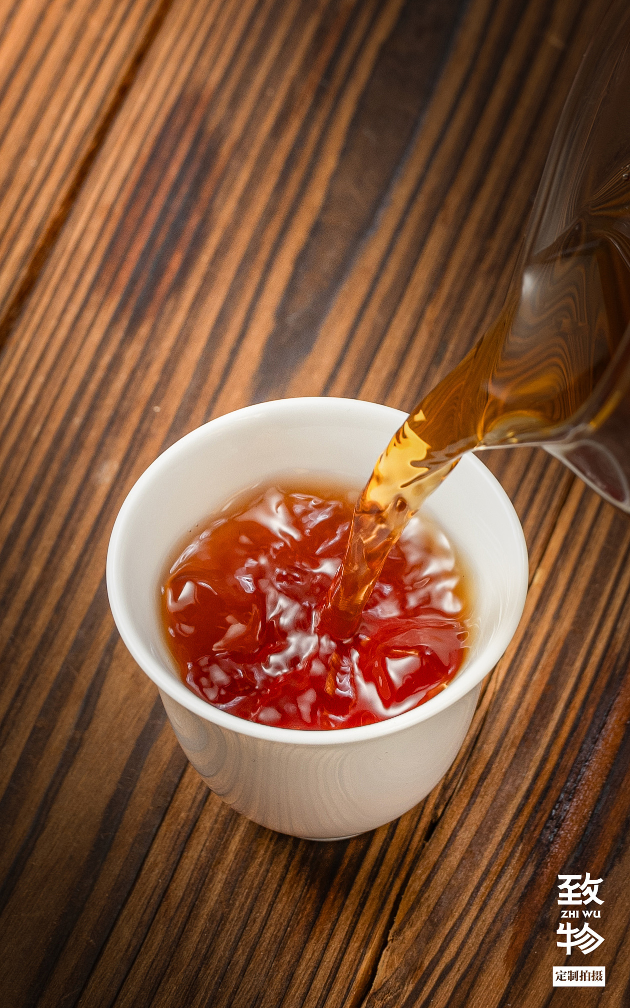 红金国风 + 暖调光影，把岩茶的岩骨花香拍进画面里（图ZNDA2Mjc2NjA0） - 产品摄影 - 站酷设计师致物文化原创素材 - 站酷ZCOOL