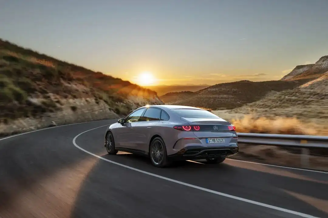 全新奔驰纯电C级全球首秀，内外饰CMF设计解析（图ZMTU1ODIyMDQ=） - 资讯 - 站酷设计师CMF设计军团原创素材 - 站酷ZCOOL