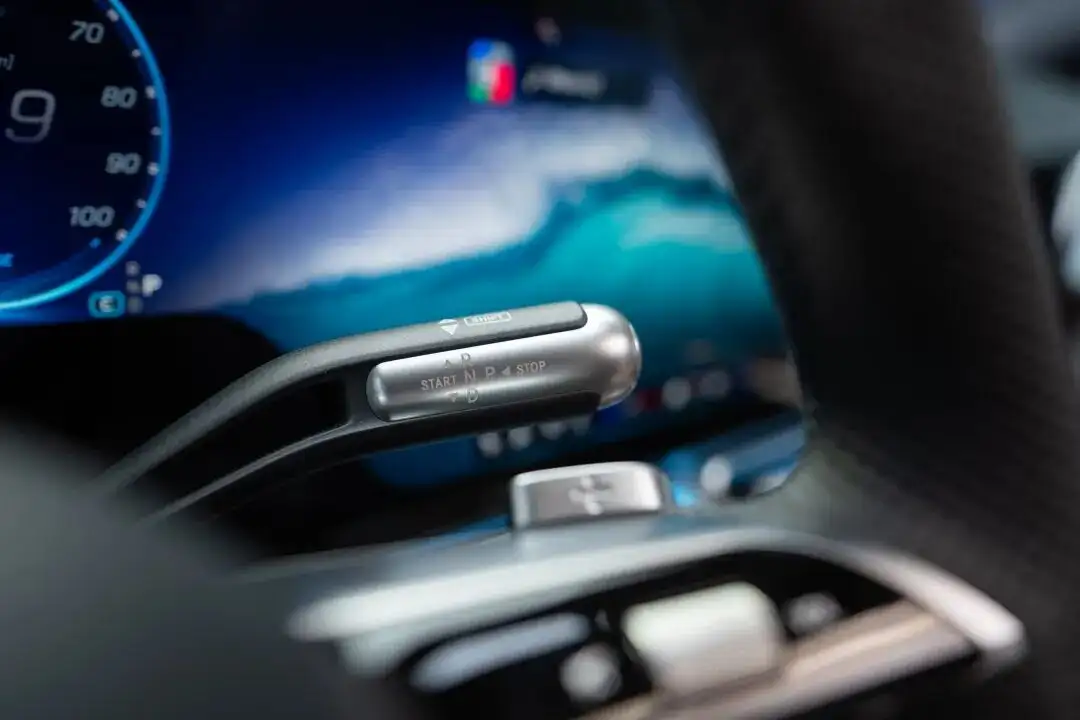 全新奔驰纯电C级全球首秀，内外饰CMF设计解析（图ZMTU1ODIxNjQ=） - 资讯 - 站酷设计师CMF设计军团原创素材 - 站酷ZCOOL