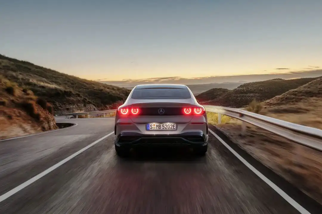 全新奔驰纯电C级全球首秀，内外饰CMF设计解析（图ZMTU1ODIyMDg=） - 资讯 - 站酷设计师CMF设计军团原创素材 - 站酷ZCOOL