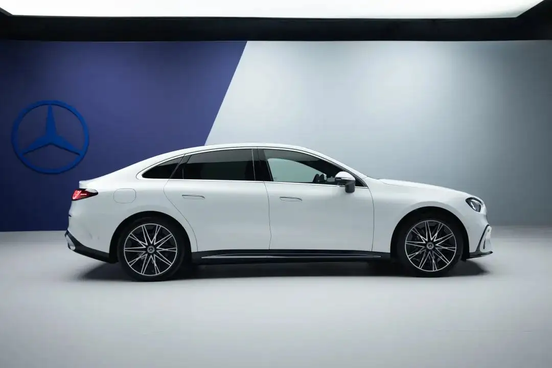 全新奔驰纯电C级全球首秀，内外饰CMF设计解析（图ZMTU1ODIyMjA=） - 资讯 - 站酷设计师CMF设计军团原创素材 - 站酷ZCOOL