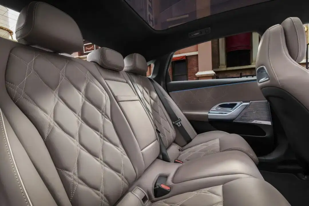 全新奔驰纯电C级全球首秀，内外饰CMF设计解析（图ZMTU1ODIxOTY=） - 资讯 - 站酷设计师CMF设计军团原创素材 - 站酷ZCOOL