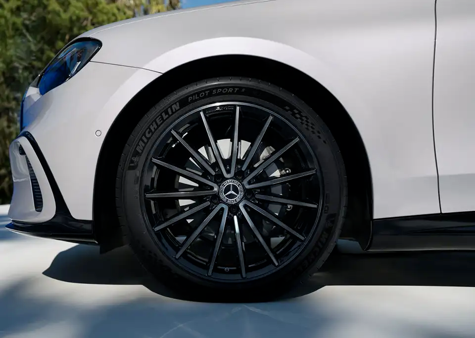 全新奔驰纯电C级全球首秀，内外饰CMF设计解析（图ZMTU1ODIyMzI=） - 资讯 - 站酷设计师CMF设计军团原创素材 - 站酷ZCOOL