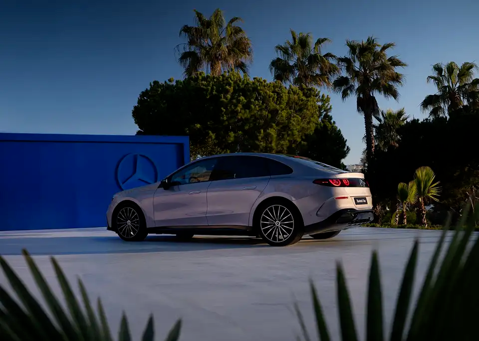 全新奔驰纯电C级全球首秀，内外饰CMF设计解析（图ZMTU1ODIyMzY=） - 资讯 - 站酷设计师CMF设计军团原创素材 - 站酷ZCOOL