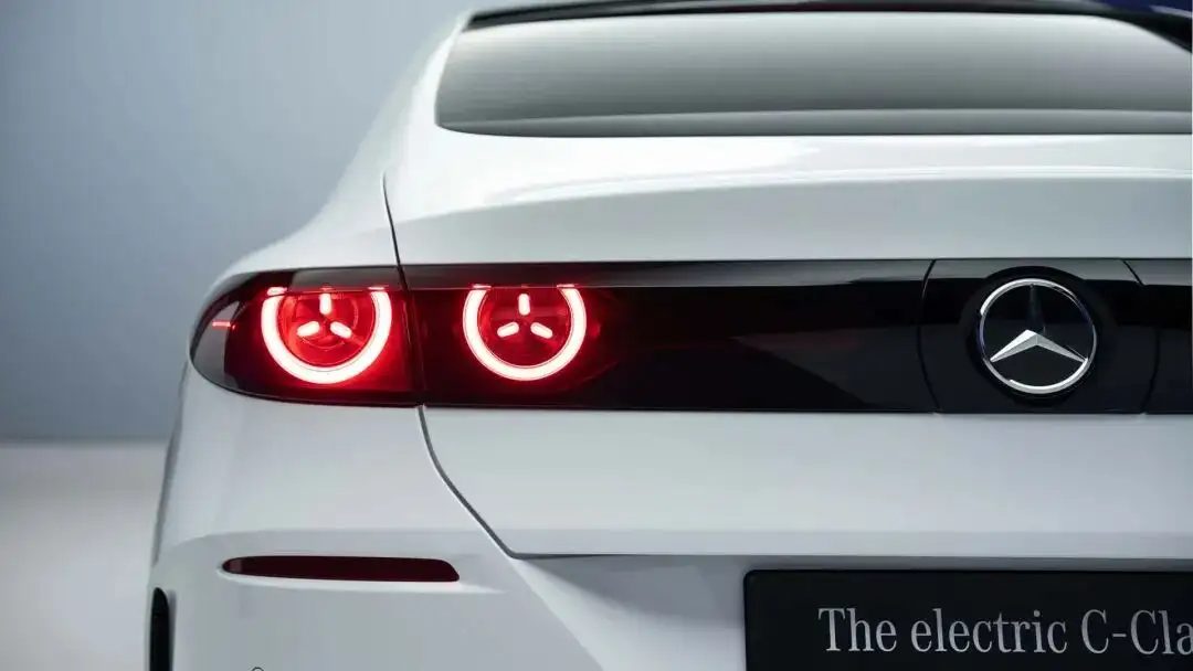 全新奔驰纯电C级全球首秀，内外饰CMF设计解析（图ZMTU1ODIyMjg=） - 资讯 - 站酷设计师CMF设计军团原创素材 - 站酷ZCOOL