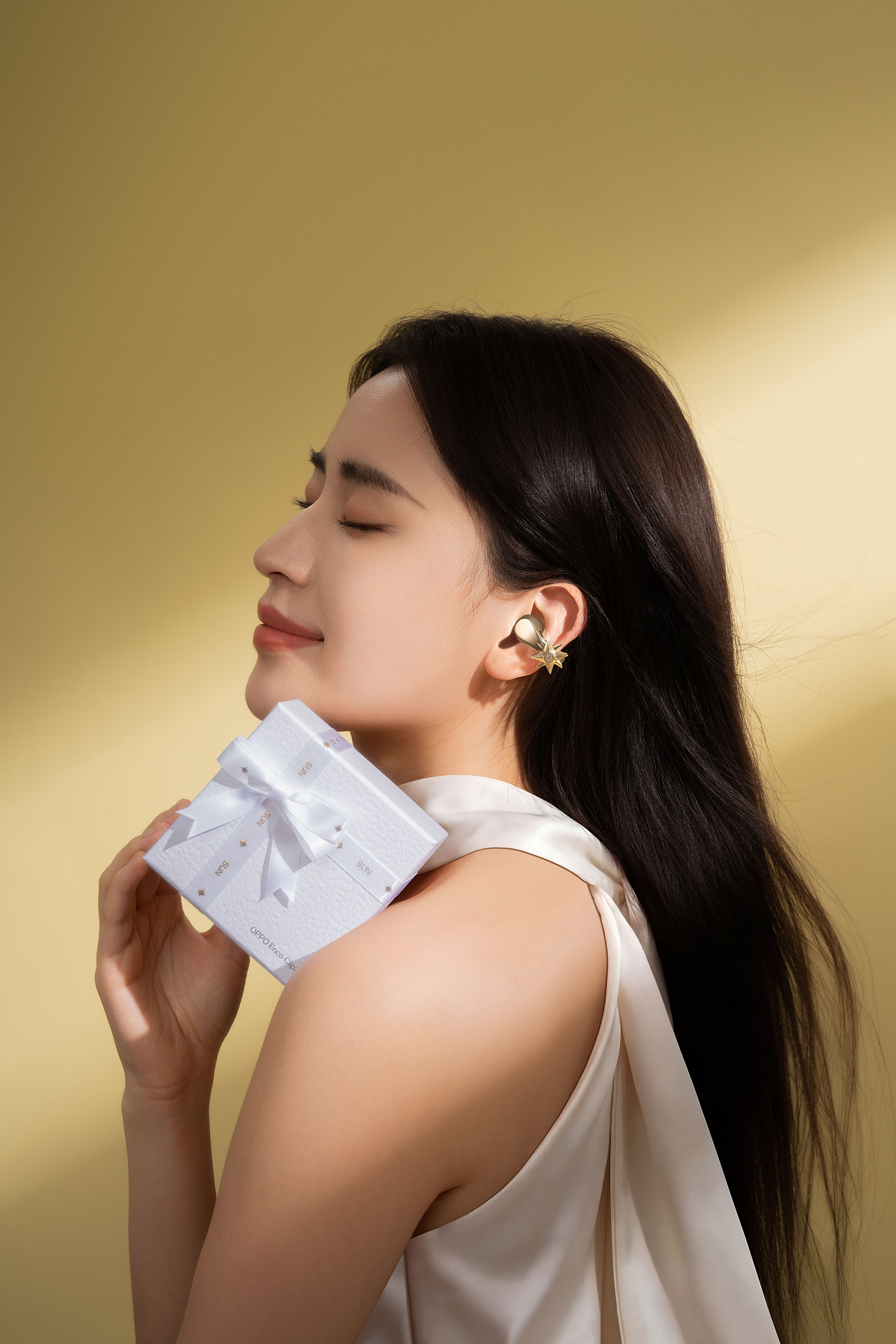 OPPO Enco Clip2孙颖莎定制礼盒｜产品摄影（图ZNDA2MzM1MTAw） - 产品摄影 - 站酷设计师呀是鸭哥啊原创素材 - 站酷ZCOOL