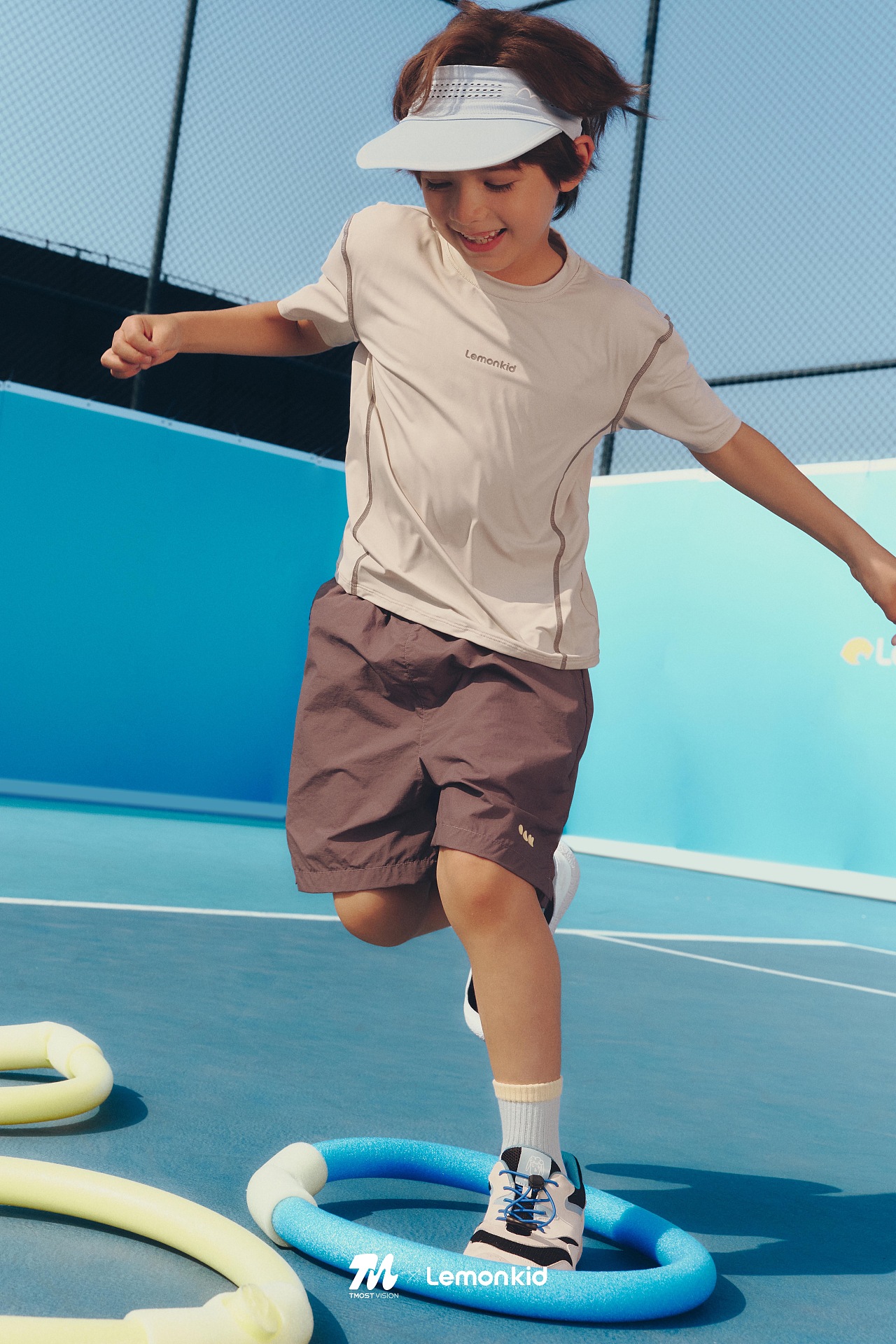Lemonkid儿童运动大片｜我们把网球场拍成了童年游乐场（图ZNDA2MzM3MDQ0） - 人像摄影 - 站酷设计师TMOSTKIDS原创素材 - 站酷ZCOOL