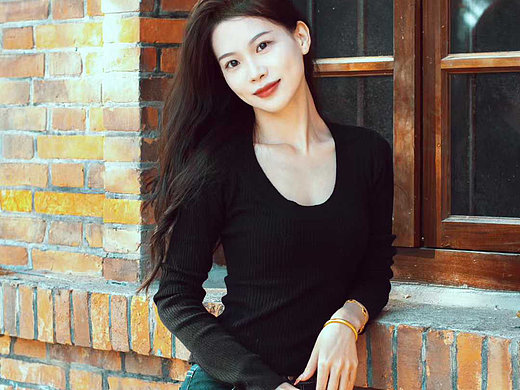 街头的目光，就是最好的聚光灯