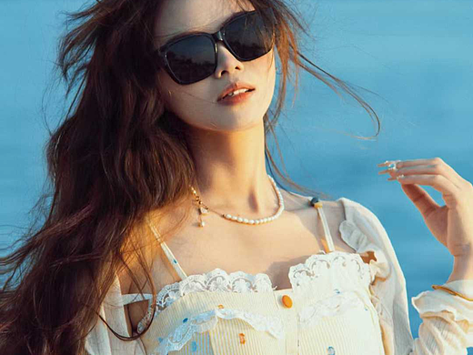 所谓浪漫就是在平庸的日常里捕捉有光的瞬间