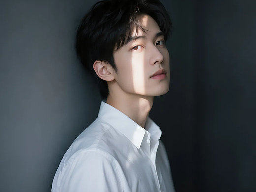 暴晒后的“灭火器”：这瓶男士精华水，给肌肤开了个“清凉结界”