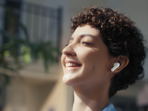 OPPO｜Earbuds in, world out 