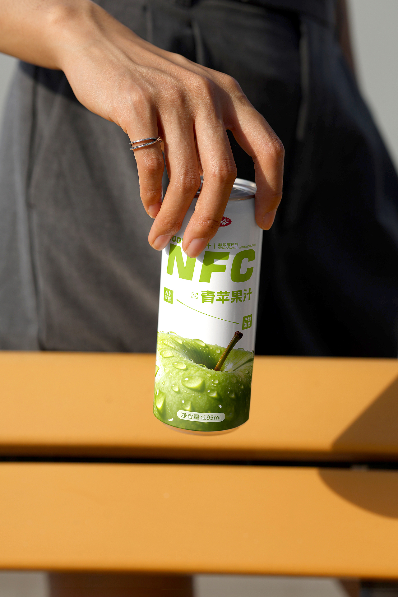娃哈哈 NFC 果汁系列｜用色彩，还原每一口鲜果本味（图ZNDA2NjY5MTY4） - 包装 - 站酷设计师投以木瓜品牌设计原创素材 - 站酷ZCOOL