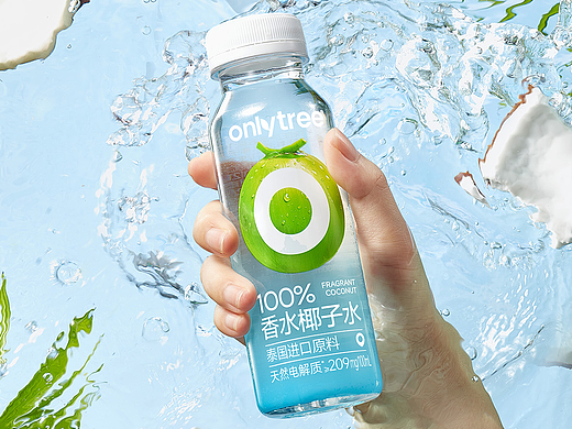 阳光夏日风的椰子水饮品摄影