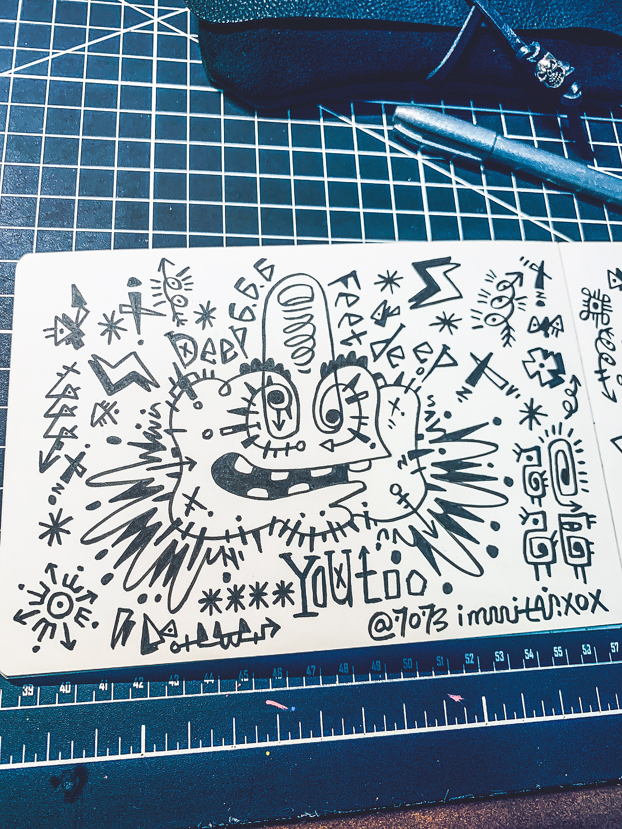 威士忌不会与我顶嘴‼️❌（图ZNDA3MzQ0MTQw） - 新锐潮流插画 - 站酷设计师黑鸦熊原创素材 - 站酷ZCOOL