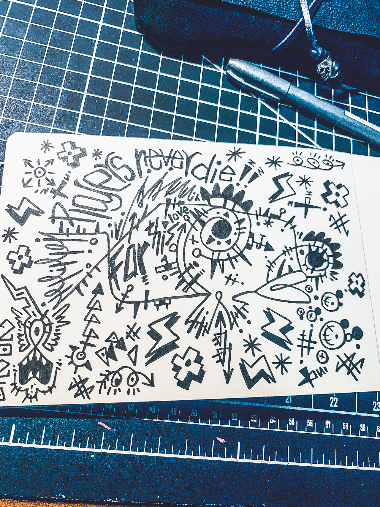威士忌不会与我顶嘴‼️❌（图ZNDA3MzQ0MTQ4） - 新锐潮流插画 - 站酷设计师黑鸦熊原创素材 - 站酷ZCOOL