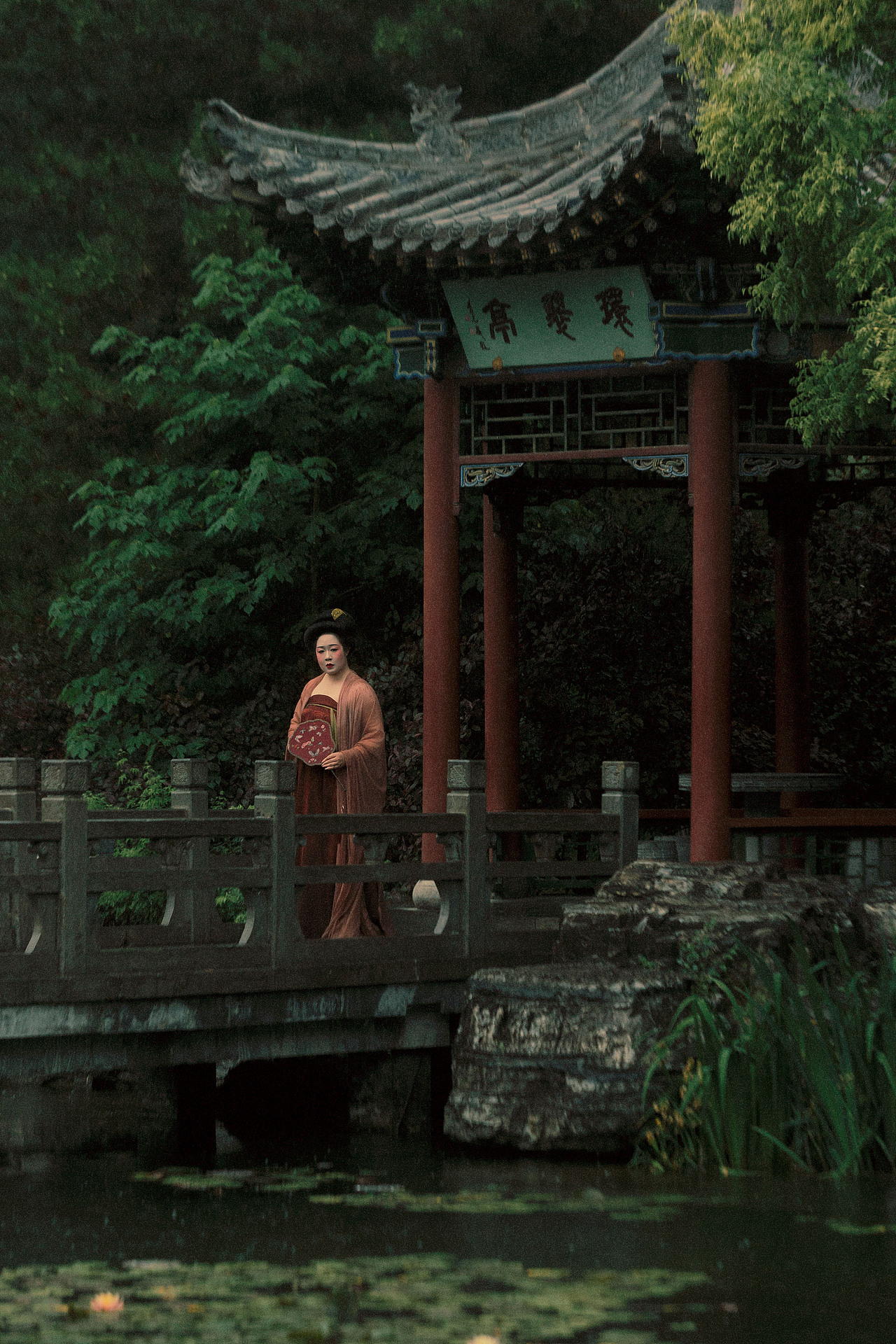 雨润晋祠（图ZNDA3NzcyMDAw） - 人像摄影 - 站酷设计师若寒Rock原创素材 - 站酷ZCOOL