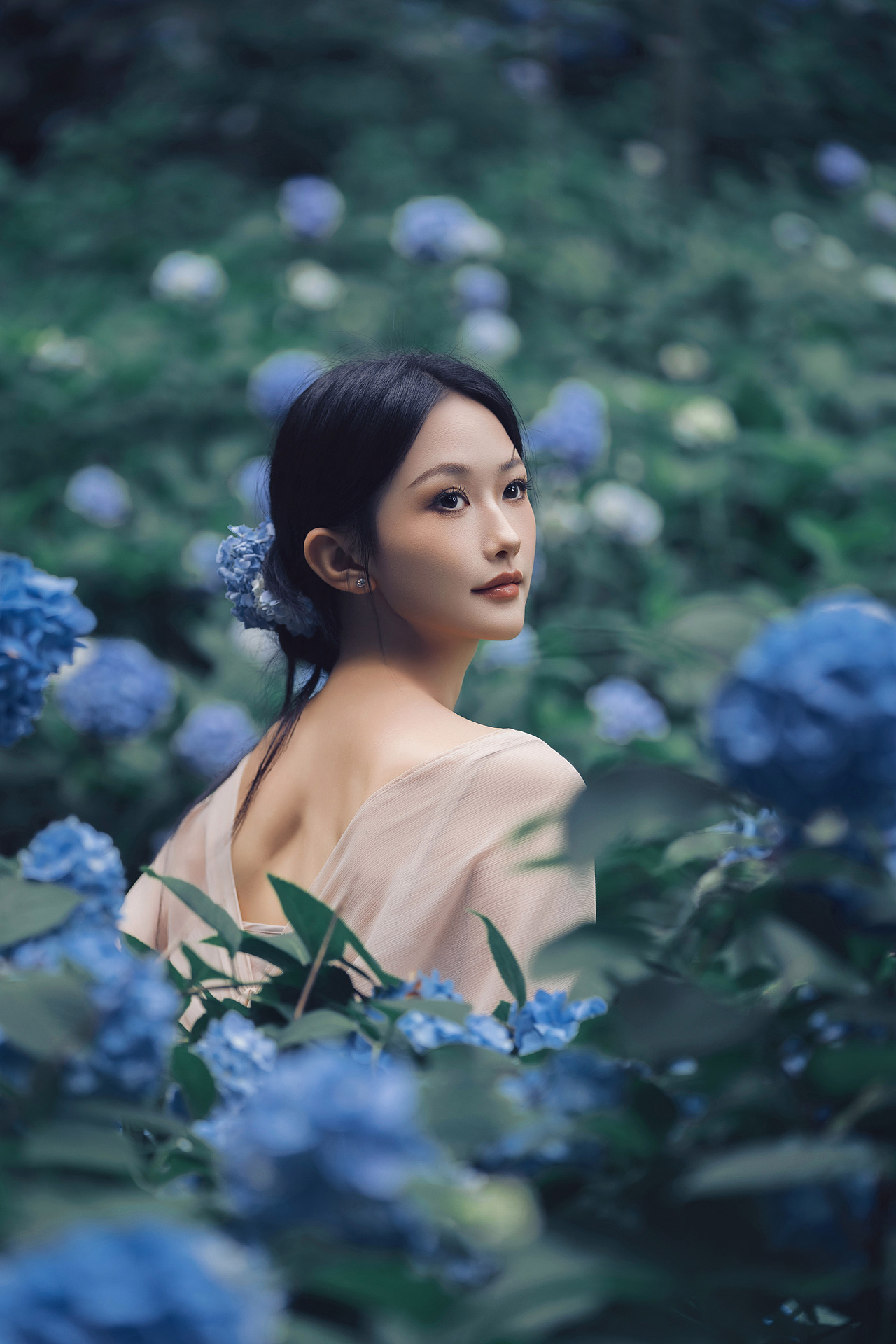 雾蓝色的夏（图ZNDA3ODY1MzAw） - 人像摄影 - 站酷设计师晓驷原创素材 - 站酷ZCOOL