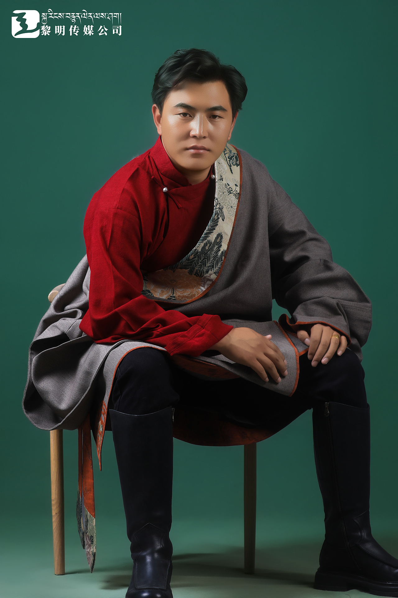 藏式写真（图ZNDA4MDExMTk2） - 人像摄影 - 站酷设计师黎明摄影师原创素材 - 站酷ZCOOL