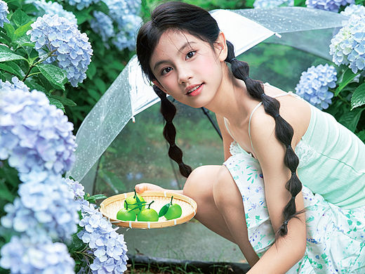 深圳女摄写真约拍📷 蓝色绣球花写真雨天拍照夏日写真