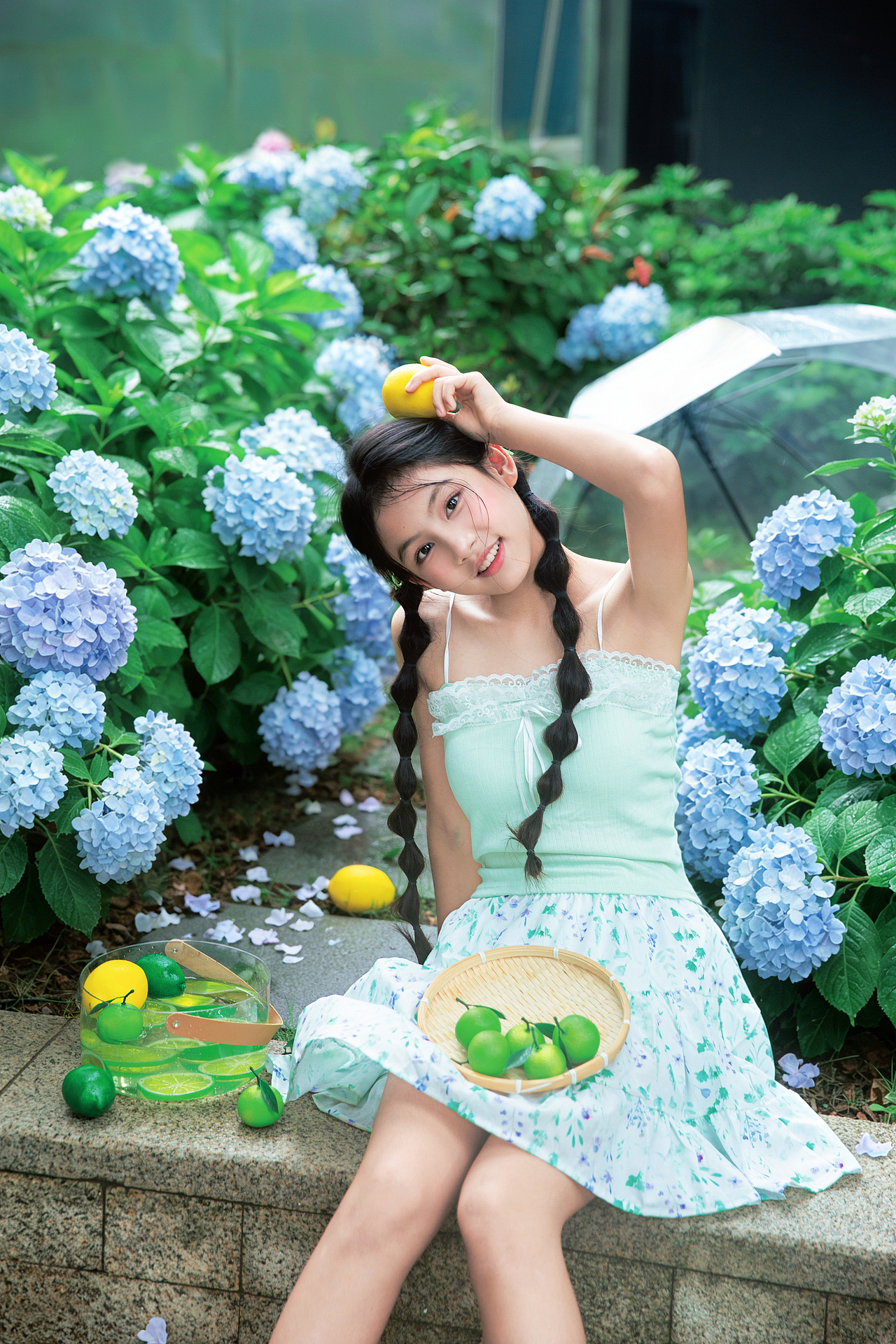 深圳女摄写真约拍📷 蓝色绣球花写真雨天拍照夏日写真（图ZNDA4MzE4MTY4） - 人像摄影 - 站酷设计师深圳女摄LUMIN原创素材 - 站酷ZCOOL