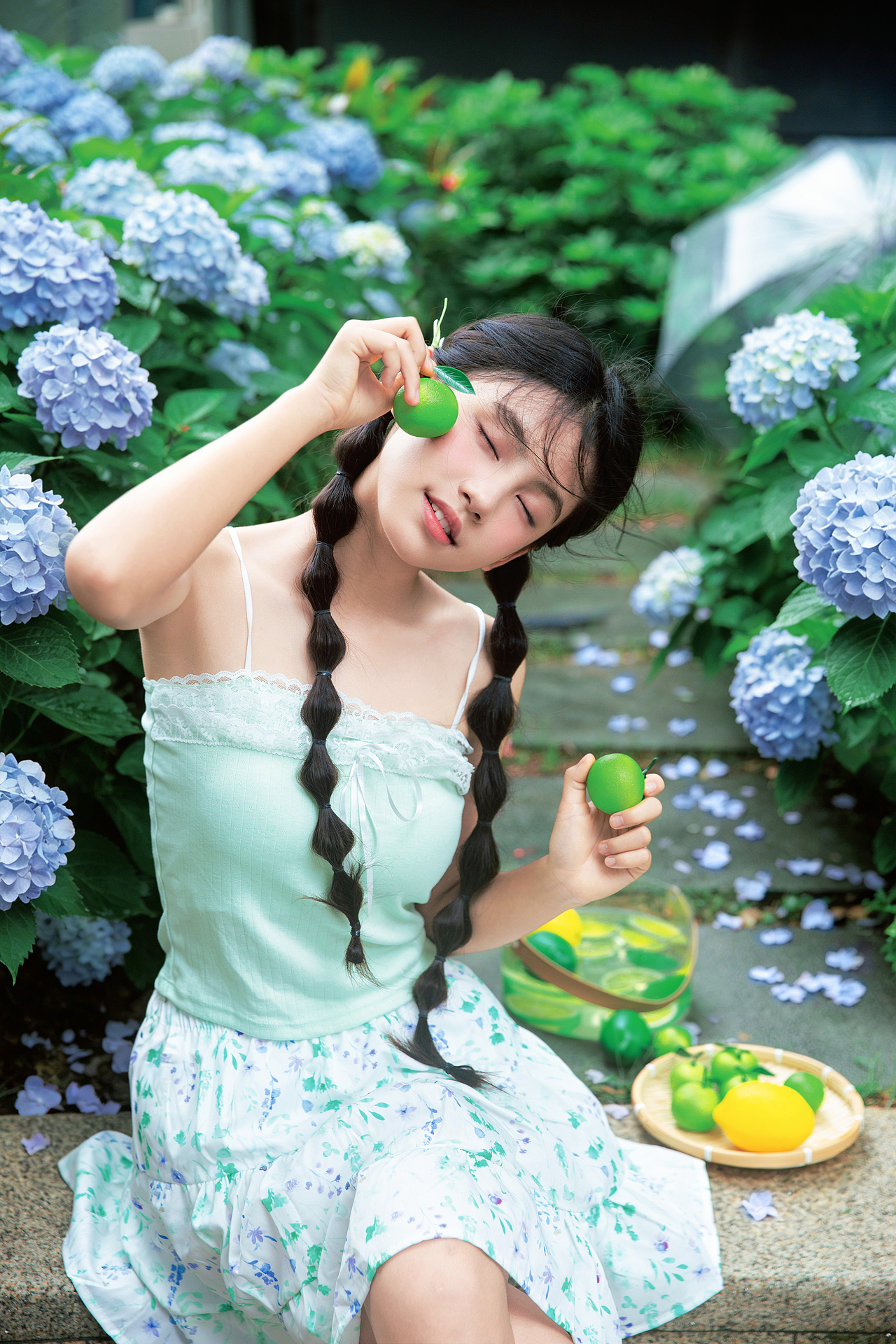 深圳女摄写真约拍📷 蓝色绣球花写真雨天拍照夏日写真（图ZNDA4MzE4MTg4） - 人像摄影 - 站酷设计师深圳女摄LUMIN原创素材 - 站酷ZCOOL