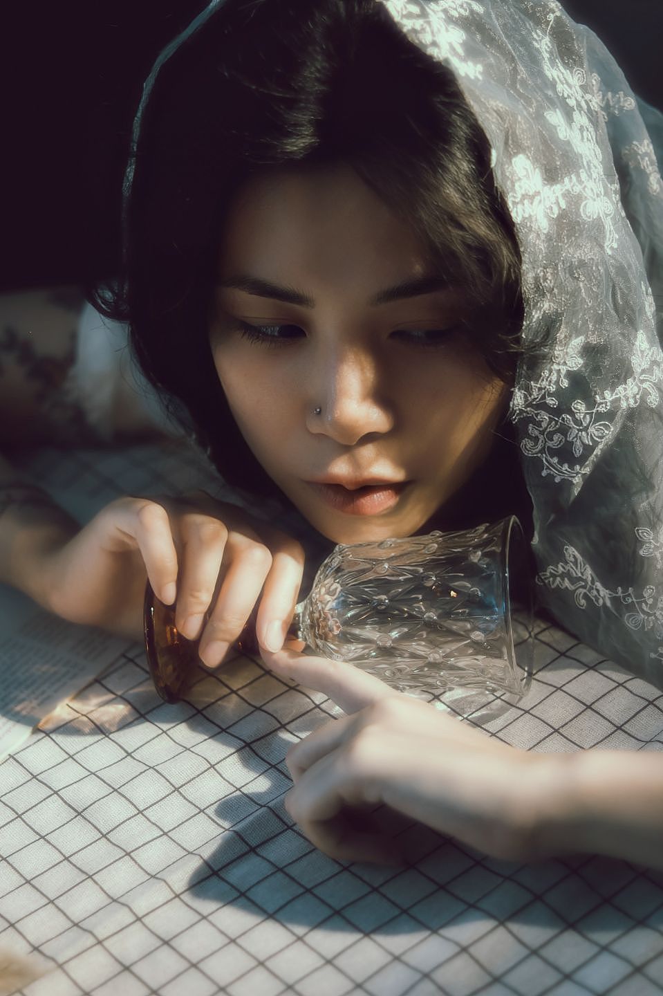 把故事藏在明暗之间（图ZNDA4ODQ0ODY4） - 人像摄影 - 站酷设计师阿北人原创素材 - 站酷ZCOOL