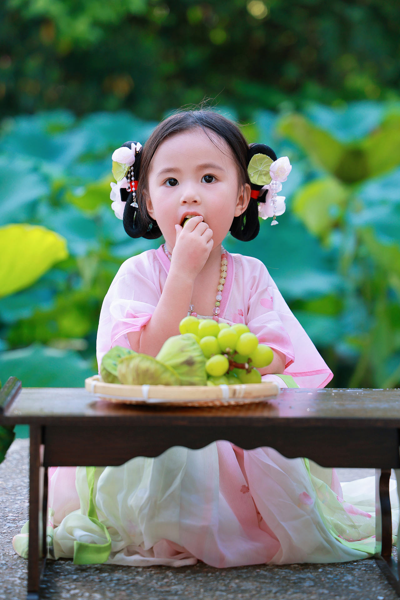 深圳洪湖公园 汉服小公主写真 饮茶、吃西瓜（图ZNDA4ODY5OTAw） - 人像摄影 - 站酷设计师摄影师杨涛原创素材 - 站酷ZCOOL