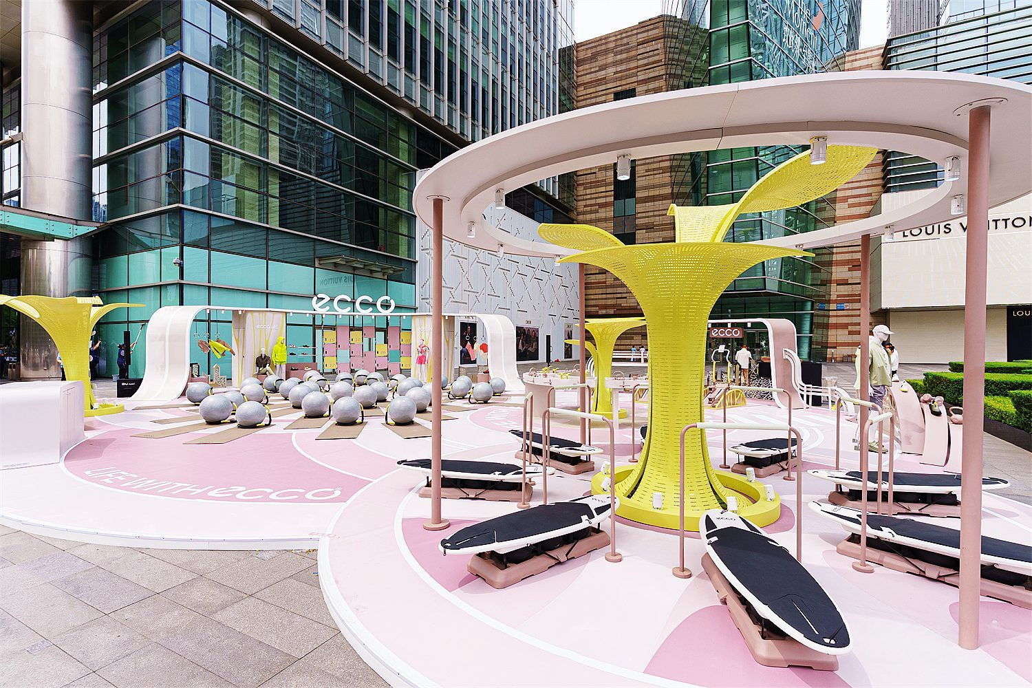 城市户外主题快闪的空间叙事策略-ECCO TOPIA 全国巡展沈阳站-肆墨设计（图ZMTU2OTcwMzY=） - 资讯 - 站酷设计师肆墨设计原创素材 - 站酷ZCOOL