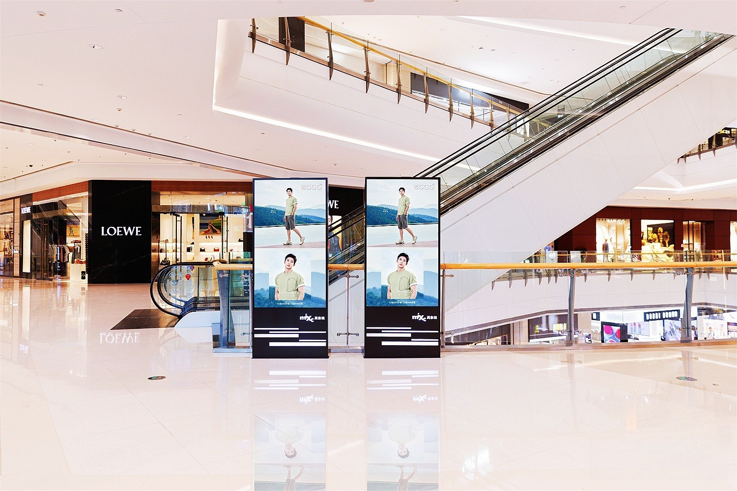城市户外主题快闪的空间叙事策略-ECCO TOPIA 全国巡展沈阳站-肆墨设计（图ZMTU2OTcwNTI=） - 资讯 - 站酷设计师肆墨设计原创素材 - 站酷ZCOOL