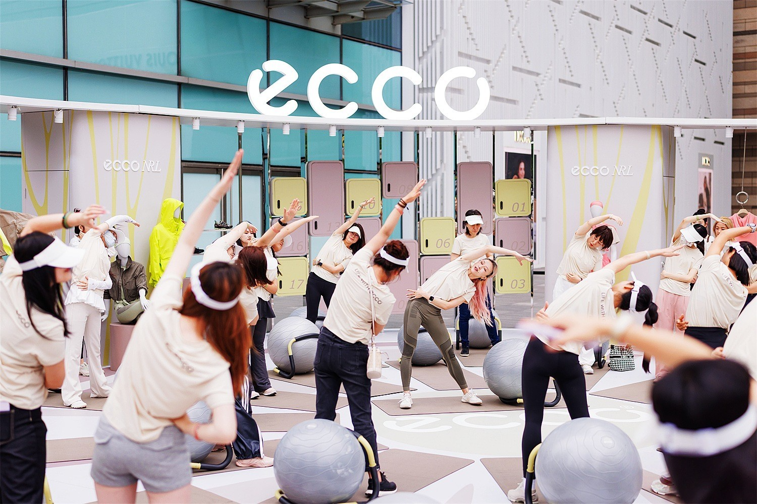 城市户外主题快闪的空间叙事策略-ECCO TOPIA 全国巡展沈阳站-肆墨设计（图ZMTU2OTY5OTI=） - 资讯 - 站酷设计师肆墨设计原创素材 - 站酷ZCOOL