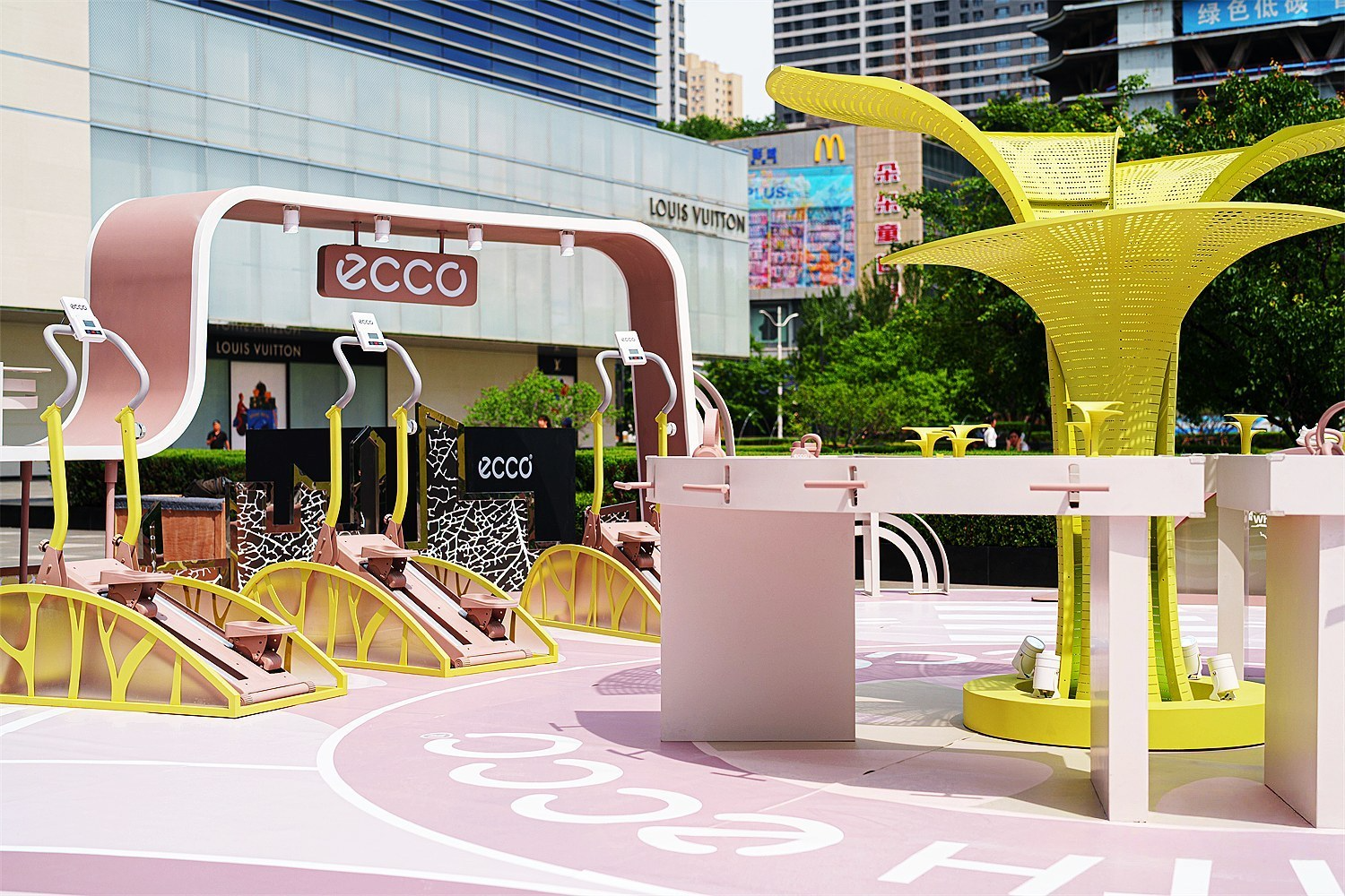 城市户外主题快闪的空间叙事策略-ECCO TOPIA 全国巡展沈阳站-肆墨设计（图ZMTU2OTcwMDg=） - 资讯 - 站酷设计师肆墨设计原创素材 - 站酷ZCOOL