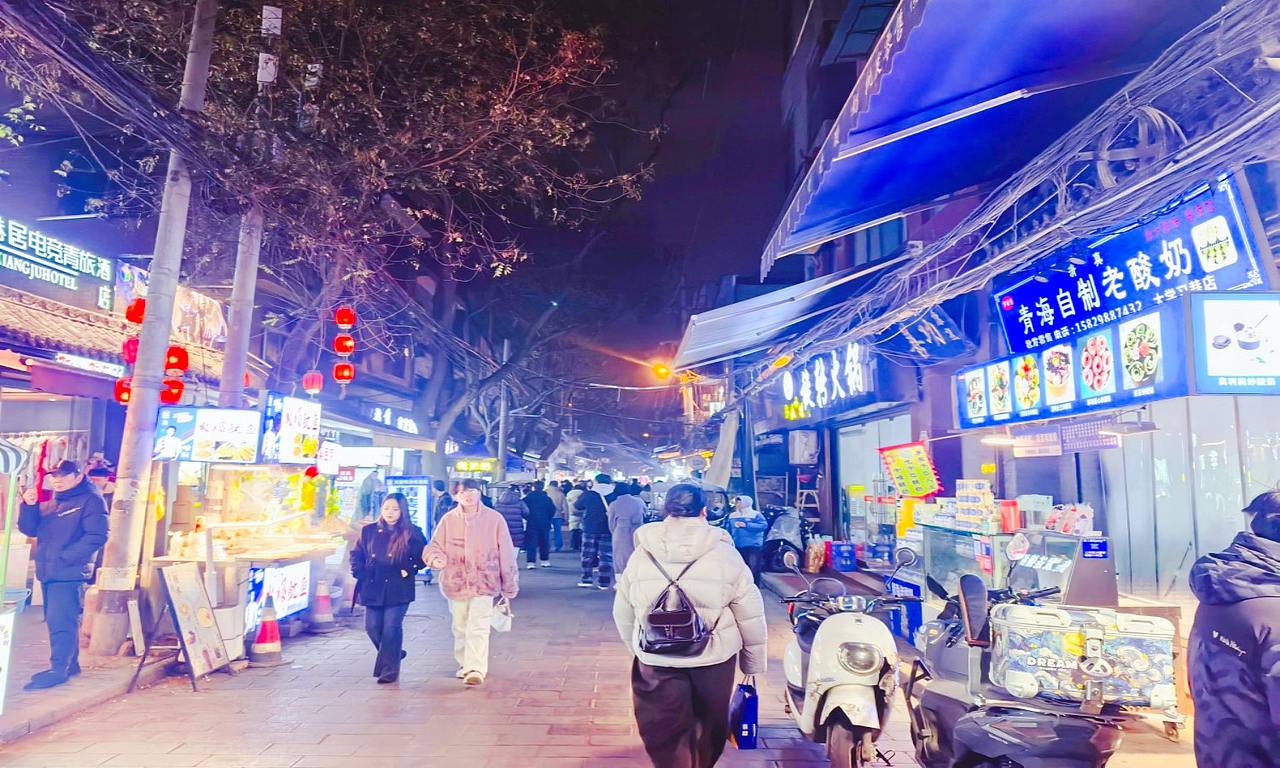 肆墨设计:西安街区亮化美陈光影叙事激活夜经济(图ZNDA5NTA3MjIw) - 其他 - 站酷设计师肆墨美陈公司原创素材 - 站酷ZCOOL