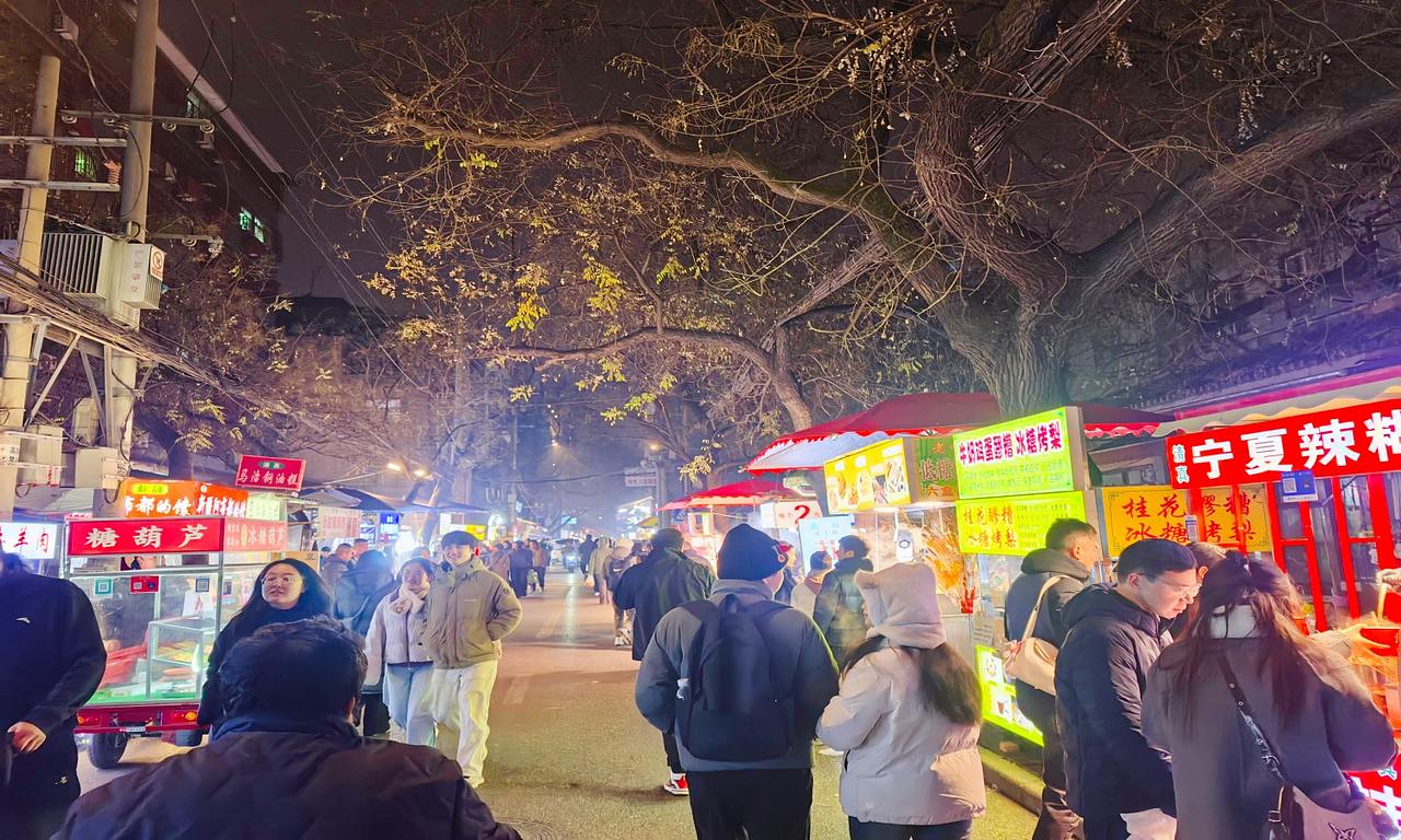肆墨设计:西安街区亮化美陈光影叙事激活夜经济(图ZNDA5NTA3MjMy) - 其他 - 站酷设计师肆墨美陈公司原创素材 - 站酷ZCOOL