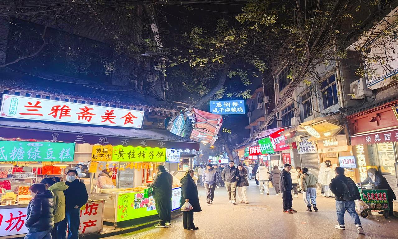 肆墨设计:西安街区亮化美陈光影叙事激活夜经济(图ZNDA5NTA3MjQw) - 其他 - 站酷设计师肆墨美陈公司原创素材 - 站酷ZCOOL