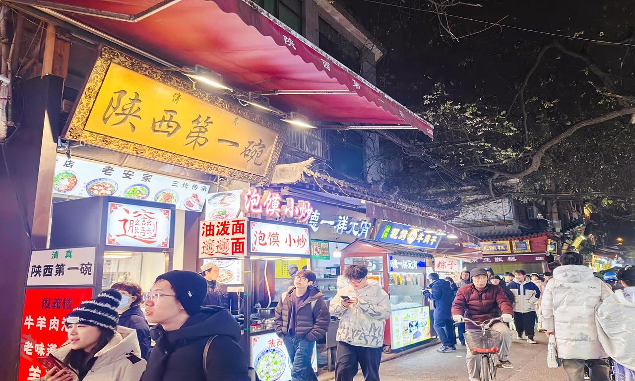 肆墨设计:西安街区亮化美陈光影叙事激活夜经济(图ZNDA5NTA3MjQ4) - 其他 - 站酷设计师肆墨美陈公司原创素材 - 站酷ZCOOL