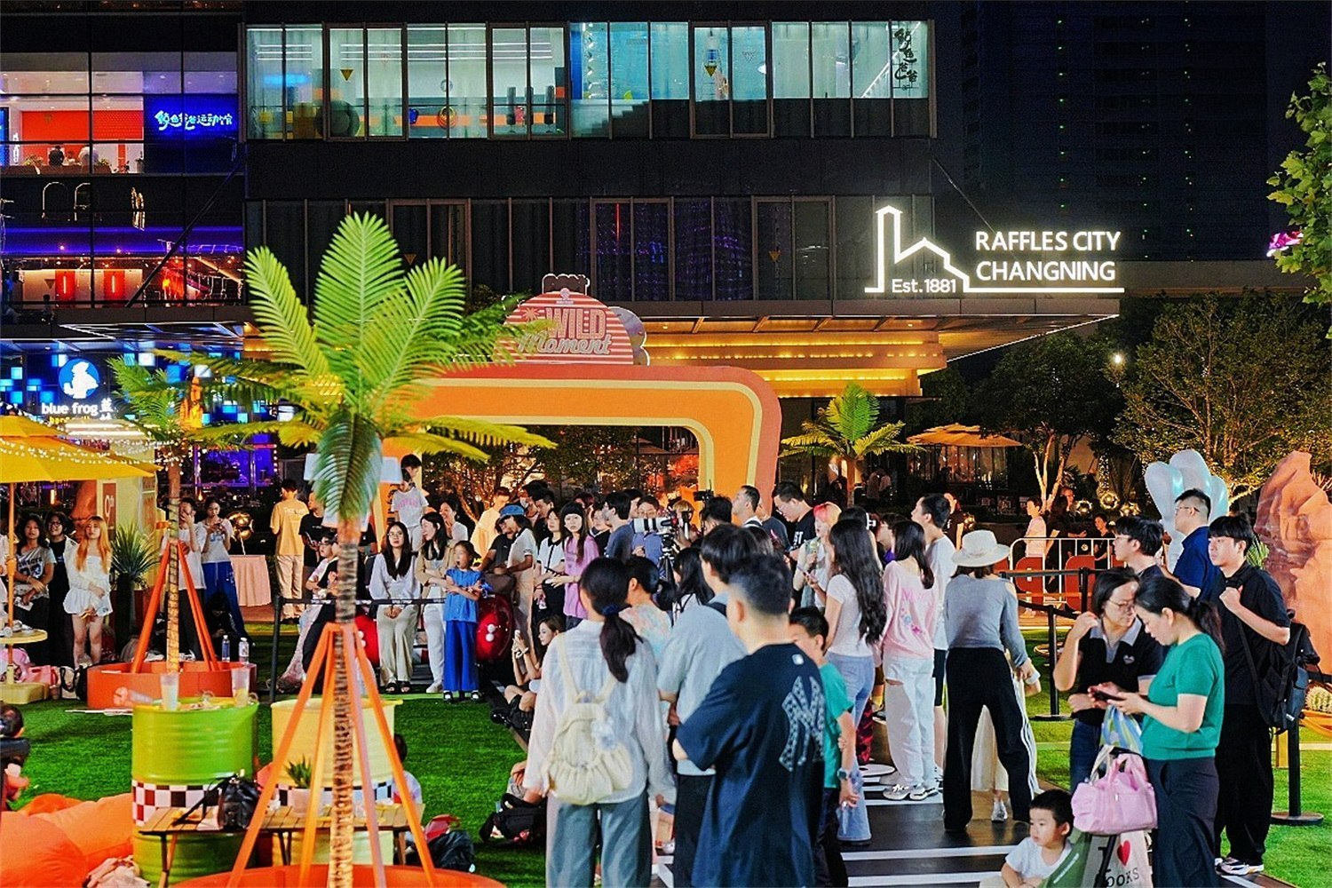 长宁来福士9周年美陈设计，如何实现全域引流与氛围营造？肆墨设计（图ZMTU3MzczMDA=） - 资讯 - 站酷设计师肆墨设计原创素材 - 站酷ZCOOL