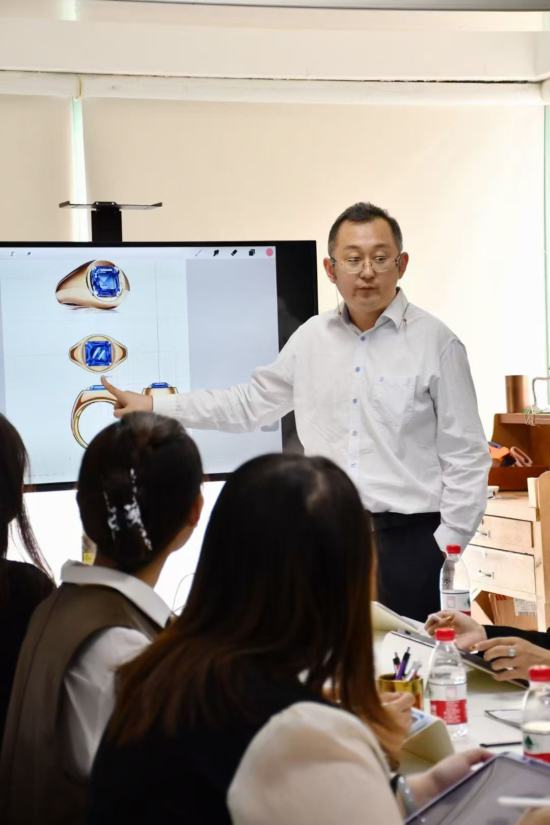 珠宝设计师尹炜 ：优霓珠宝设计学堂创始人介绍（图ZMTU3NDEyOTY=） - 观点 - 站酷设计师优霓珠宝设计原创素材 - 站酷ZCOOL