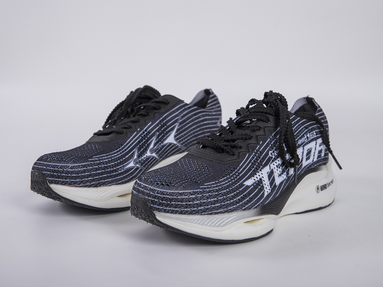 有间|天跑72号浪潮运动鞋（图ZNDA5ODMzNDg4） - 产品摄影 - 站酷设计师有间图片社原创素材 - 站酷ZCOOL
