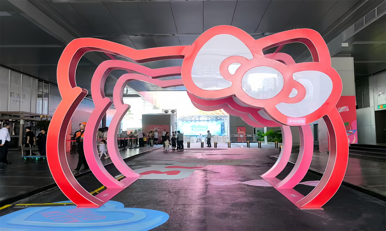 IP美陈成趋势：解析深圳大悦城 HelloKitty首展设计逻辑-肆墨设计（图ZMTU3NTcyNjA=） - 观点 - 站酷设计师先锋策划设计汇原创素材 - 站酷ZCOOL